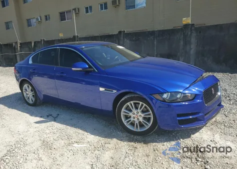 2018 Jaguar Xe Premium z USA, uszkodzony, nr VIN SAJAD4FX6JCP25317